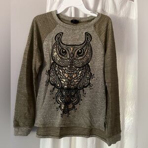 *LAST CHANCE!* 
Cute owl sweatshirt